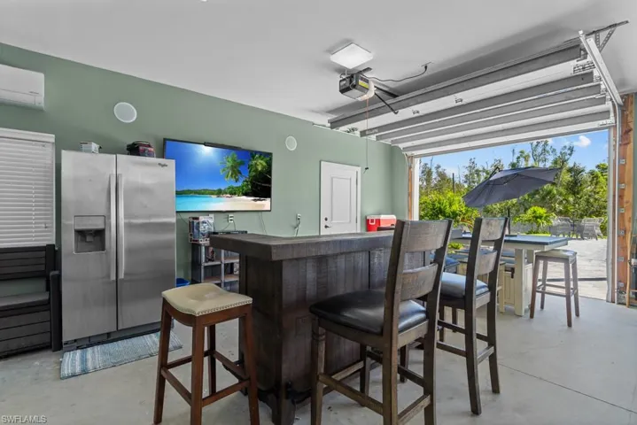Air Conditionied-HUGE RV Garage or 5 plus cars!!
