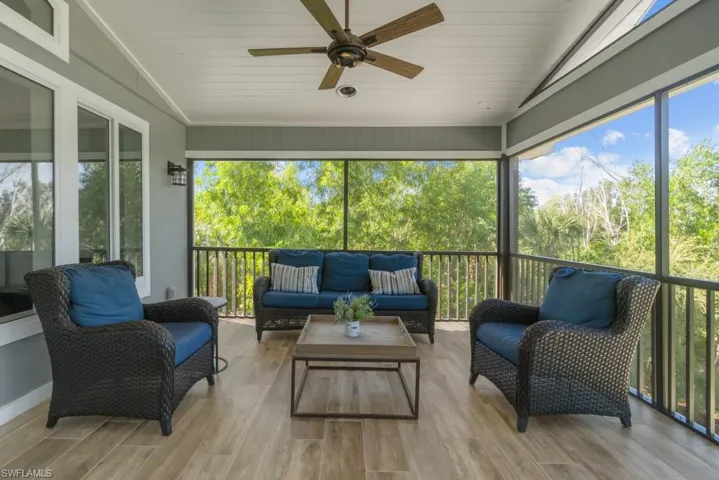 Sunroom with vaulted ceiling and ceiling fan