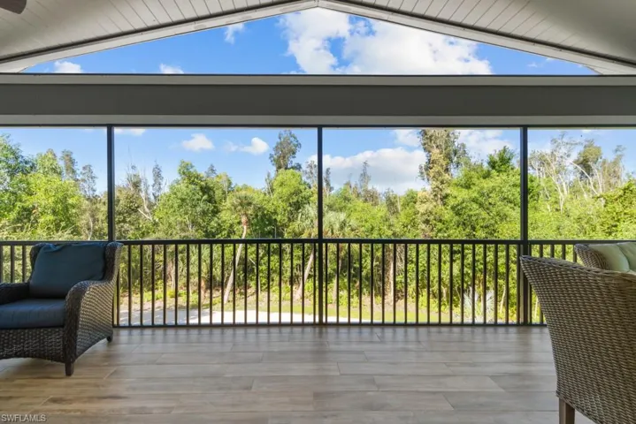 Sunroom / solarium with vaulted ceiling