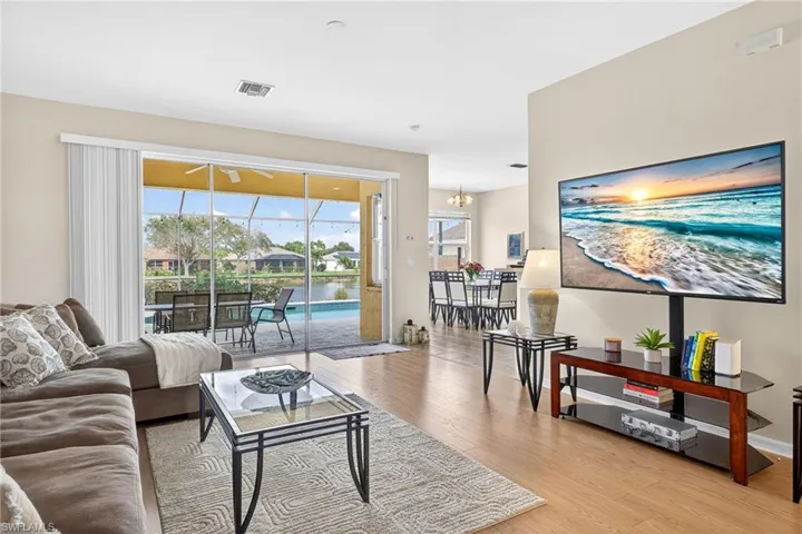 LIGHT AND BRIGHT! 3 WIDE SLIDERS BRING THE OUTSIDE IN!