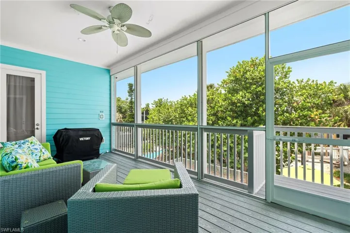 Deck featuring a ceiling fan