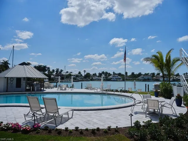 322 Harbour Dr 104d, Naples, Florida 34103