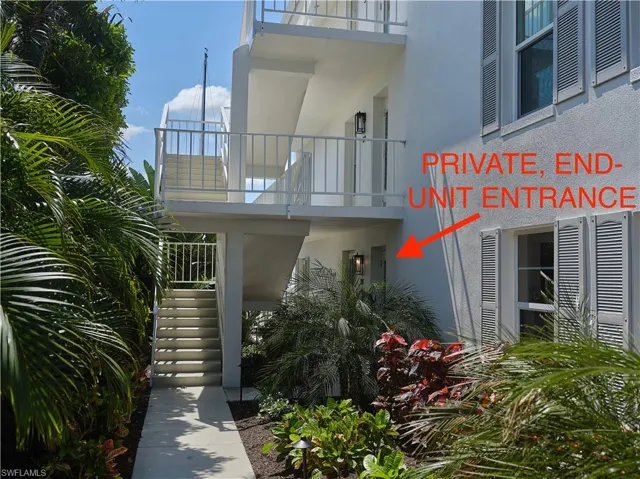 322 Harbour Dr 104d, Naples, Florida 34103