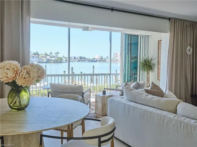 322 Harbour Dr 104d, Naples, Florida 34103