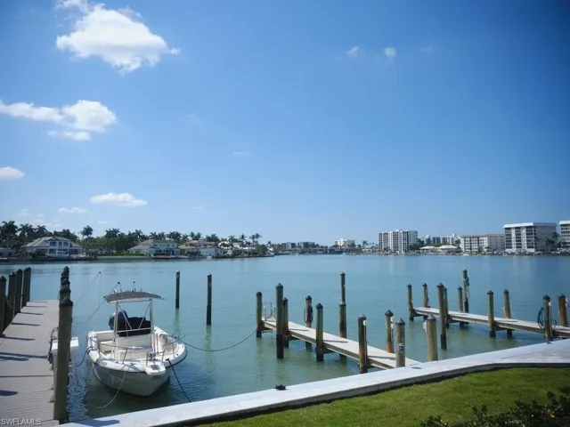 322 Harbour Dr 104d, Naples, Florida 34103