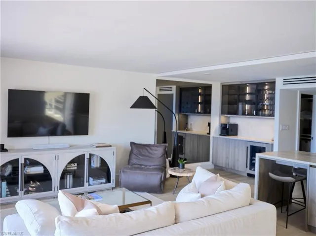 322 Harbour Dr 104d, Naples, Florida 34103
