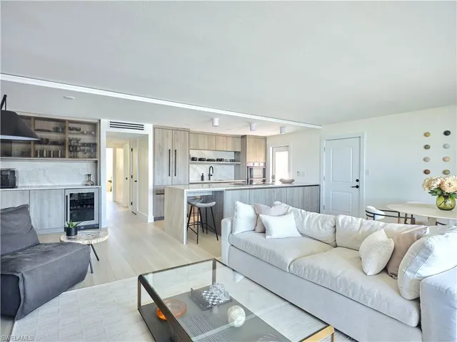 322 Harbour Dr 104d, Naples, Florida 34103