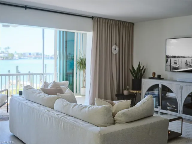 322 Harbour Dr 104d, Naples, Florida 34103