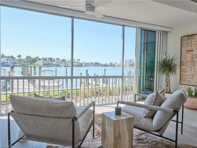 322  Harbour  DR, Naples, FL 34103