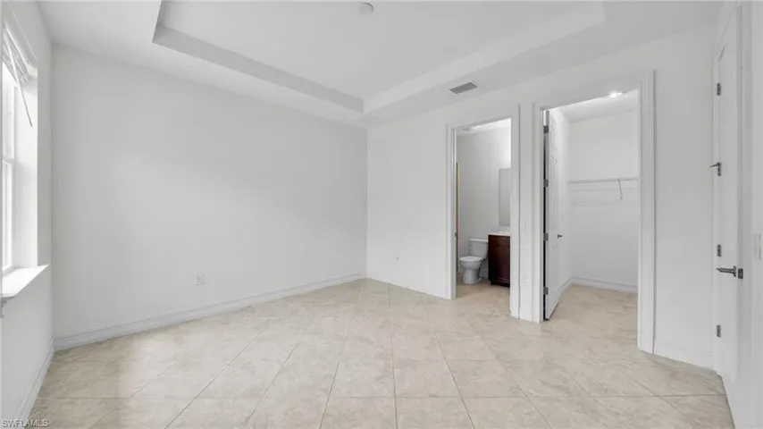 Mother In Law Bedroom *tray ceiling, *connected bathroom, Walk in Closet and tile Floor