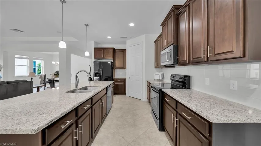 Gourmet Kitchen high end appliances