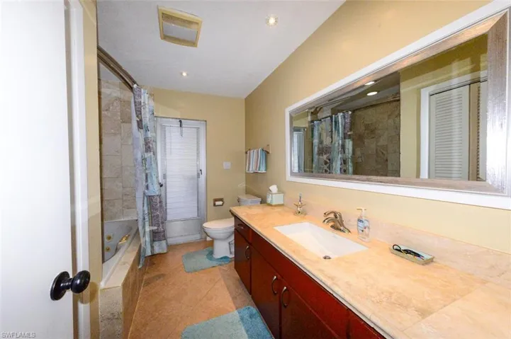 Guest bathroom  with shower / whirlpool tub combo