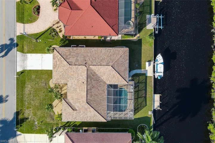 Birds eye view of property