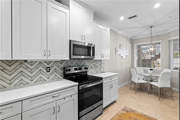 9402  Pocida  CT, Naples, FL 34119