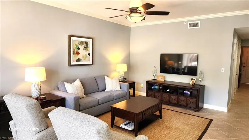 20' Living Room!