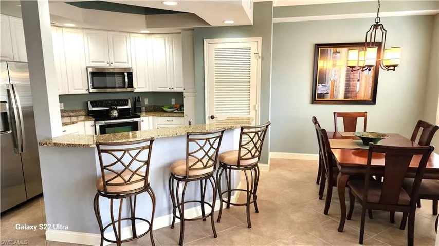 Open Kitchen & Dining Area!