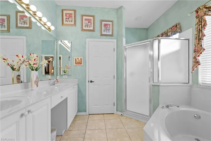 28480  Highgate  DR, Bonita Springs, FL 34135