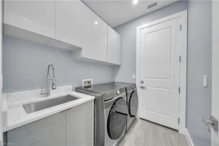 1125 Ne 14th Ter, Cape Coral, Florida 33909