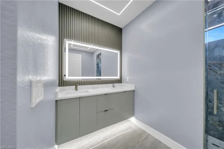 1125 Ne 14th Ter, Cape Coral, Florida 33909