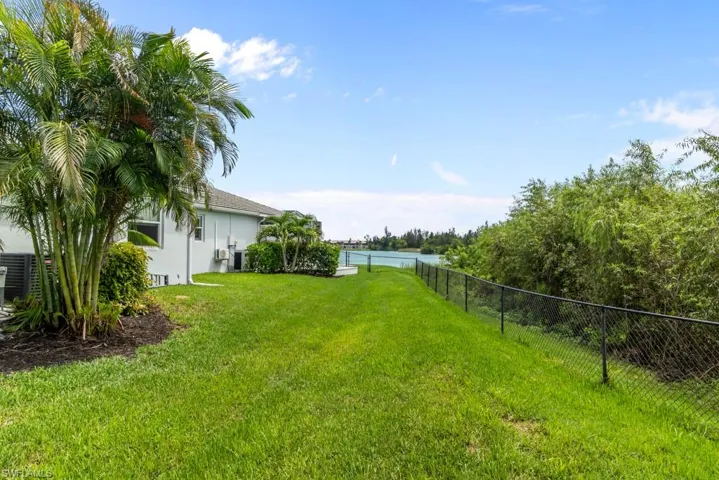2644 Fairmont Cove Ct, Cape Coral, Florida 33991