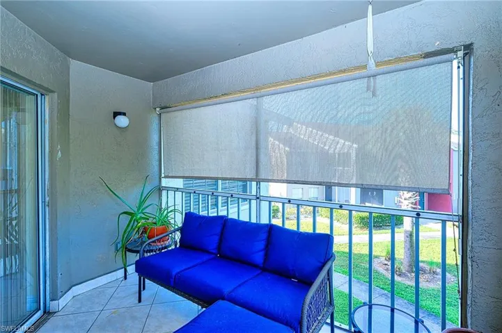 Balcony featuring an outdoor hangout area