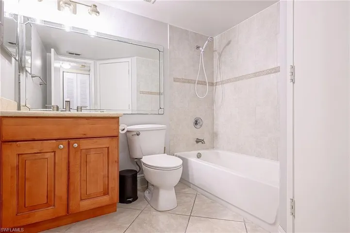 Full bathroom #2