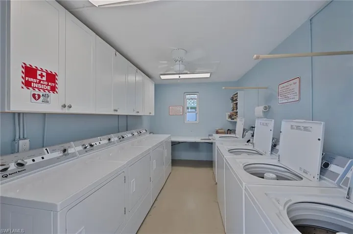 Common laundry area with ceiling fan and separate washer and dryer