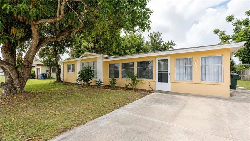 1634 Newport Ct, Fort Myers, Florida 33907
