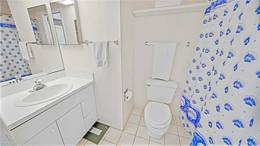 Ensuite Primary bath with tub-shower combo
