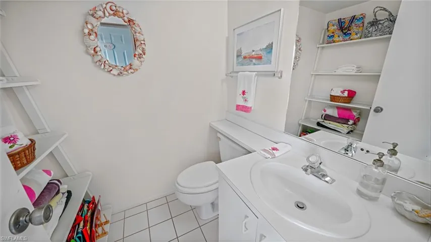Entry half bath