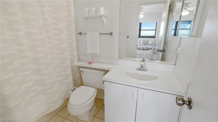 2n Primary ensuite with bidet and tub/shower combo