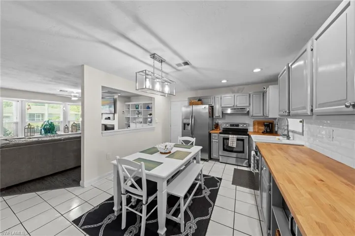 871 Entrada Dr S, Fort Myers, Florida 33919