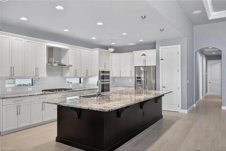 Light kitchen cabinets, granite counters