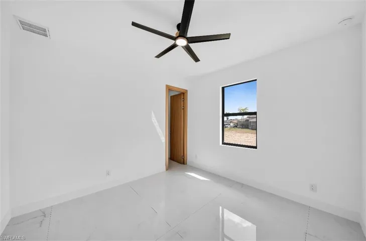 Empty room with ceiling fan