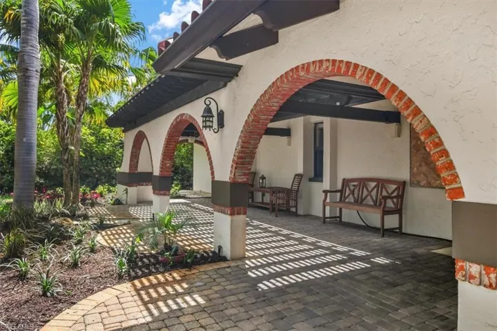 2429 Kings Lake Blvd, Naples, Florida 34112