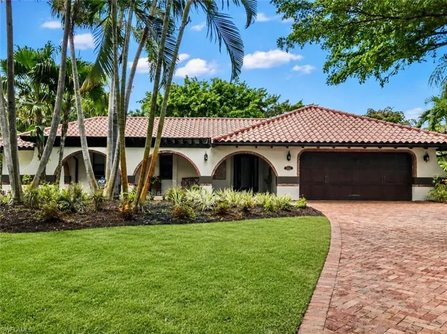 2429 Kings Lake Blvd, Naples, Florida 34112