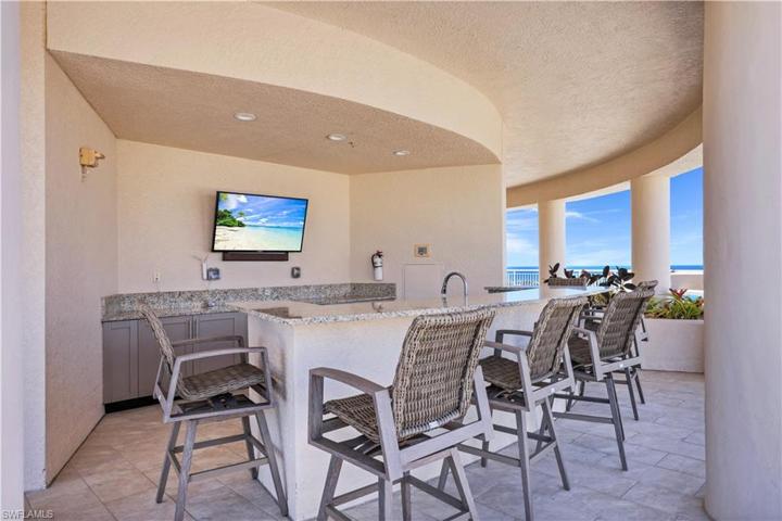 Top floor terrace bar area
