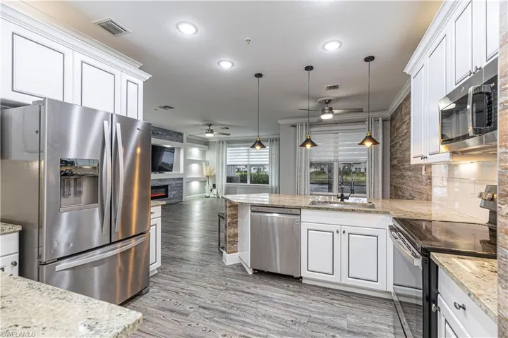 1330 Mariposa Cir # 103, Naples, Florida 34105