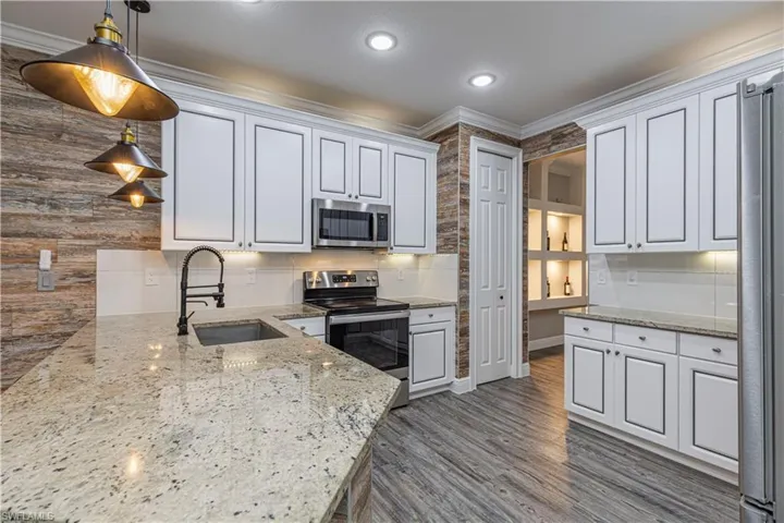 1330 Mariposa Cir # 103, Naples, Florida 34105