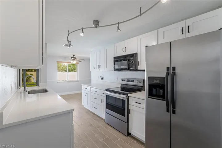 2533  Shelby  PKWY, Cape Coral, FL 33904