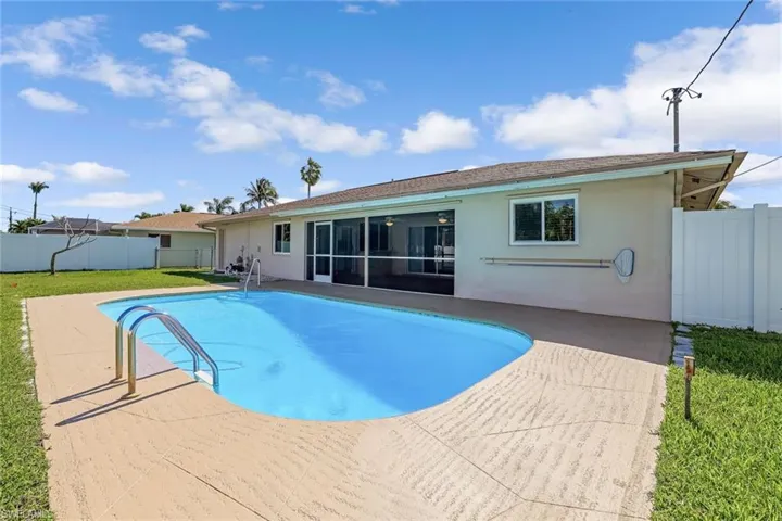 2533  Shelby  PKWY, Cape Coral, FL 33904