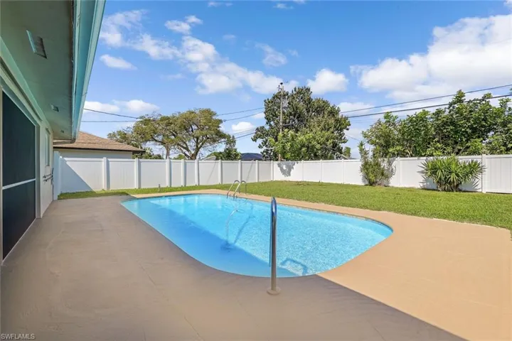 2533  Shelby  PKWY, Cape Coral, FL 33904