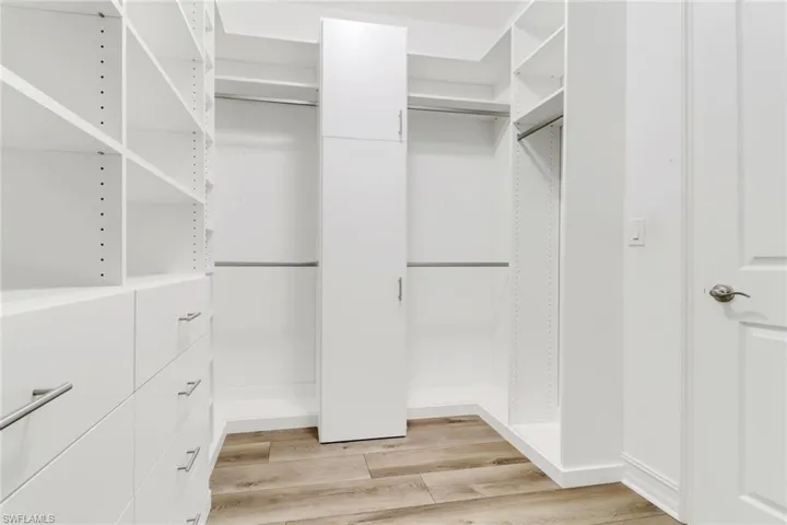 Custom Closet Cabinets