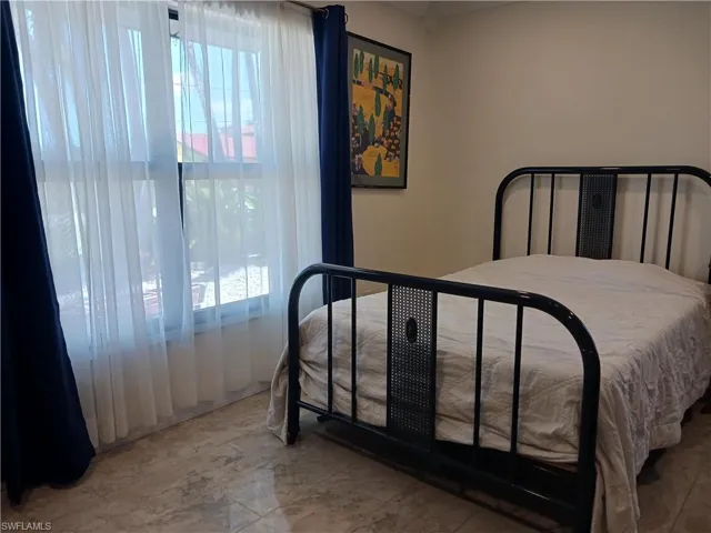 2727 24th Pl, Cape Coral, Florida 33904