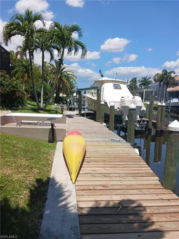 2727 24th Pl, Cape Coral, Florida 33904