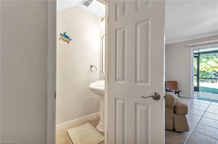 1/2 bath downstairs