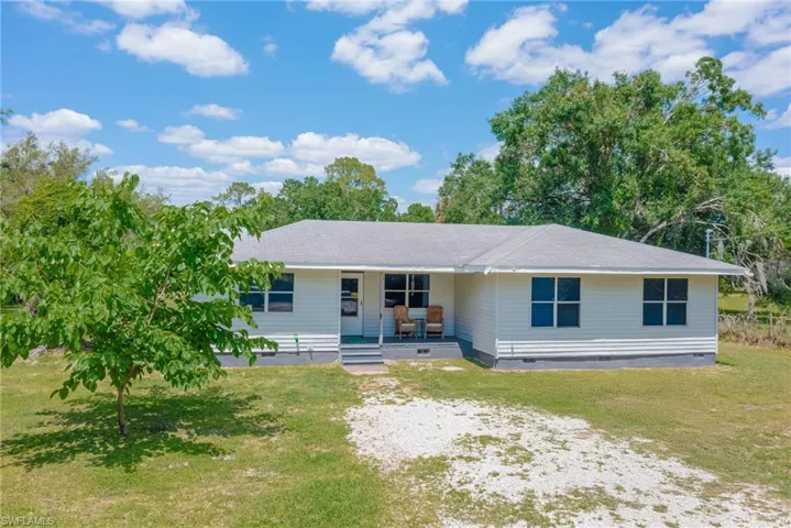 Single story home with crawl space, a front lawn, and a porch