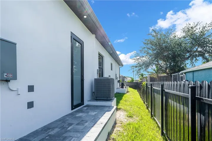 129 Sw 34th Ave, Cape Coral, Florida 33991