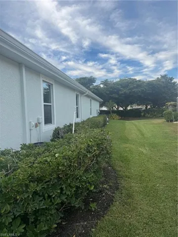 View of grassy yard