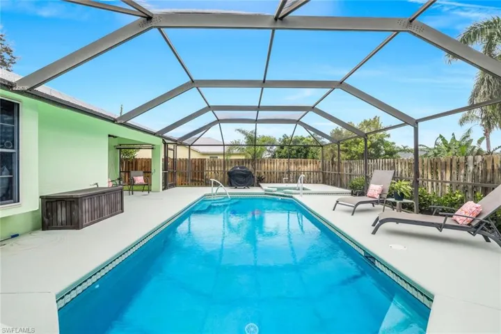 Large saltwater pool with screened in lani.